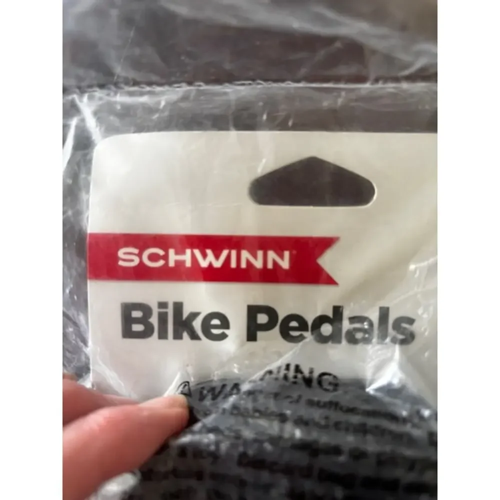 Schwinn Universal Bike Pedal Set w/ Adaptors S76173A‎ NEW